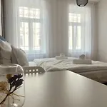 Smartes Apartment, Design, Queensize-Bett